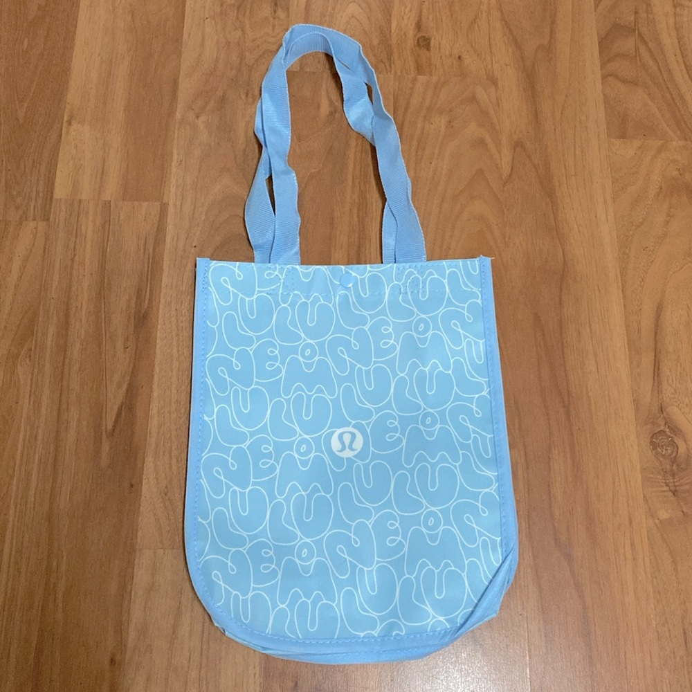 โค๏ธ Lululemon Limited Edition Brand New Light Blue Logo Tote Bags - Picture 4 of 6